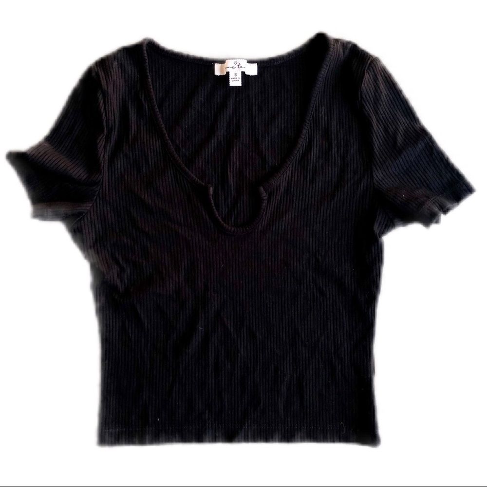 Black crop top. Stretchy.